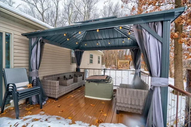 $670,000 | S1404 Indian Trail Parkway, Baraboo, WI 53913