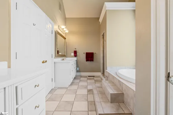 $2,050,000 | 25 Club Forest Lane, Greenville, SC 29605