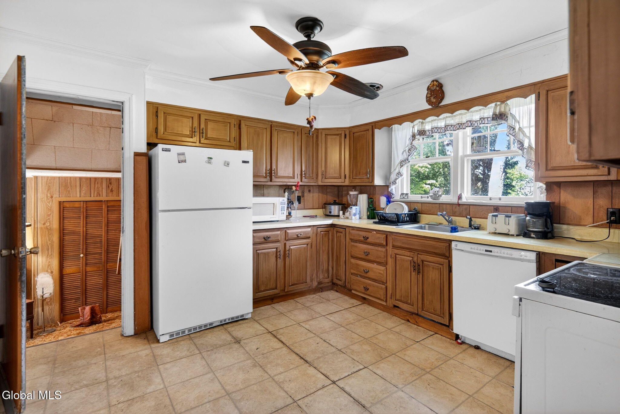 2232 Balltown Road Niskayuna, NY 12309 - Photo 7 of 25 6-web-or-mls-DSC01154