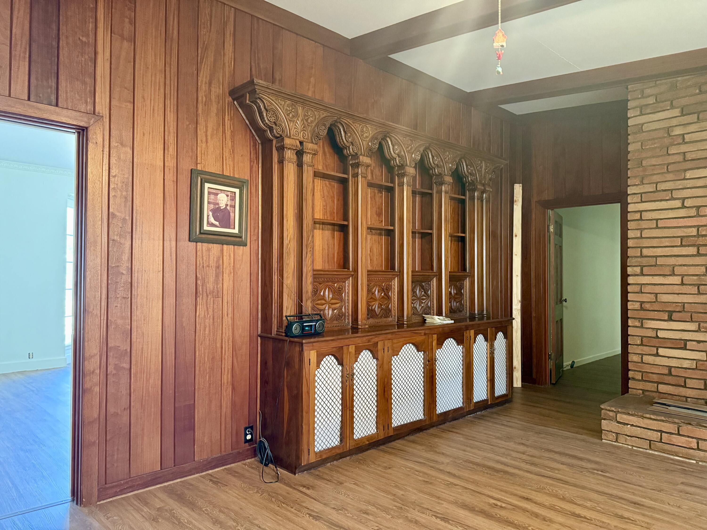 321 10th Street Memphis, TX 79245 - Photo 13 of 33 an empty room with windows