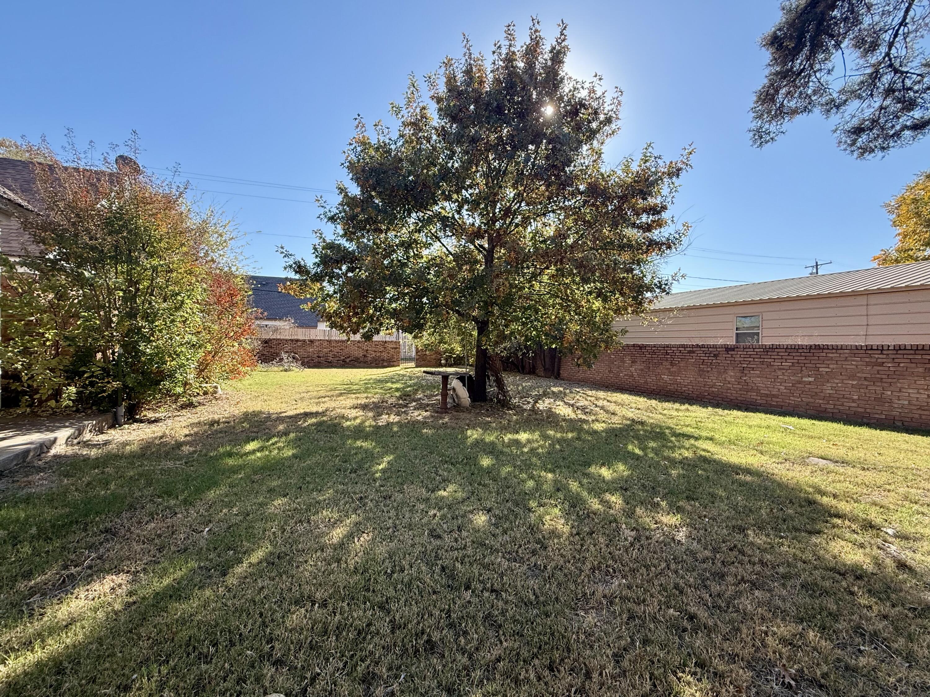 321 10th Street Memphis, TX 79245 - Photo 7 of 33
