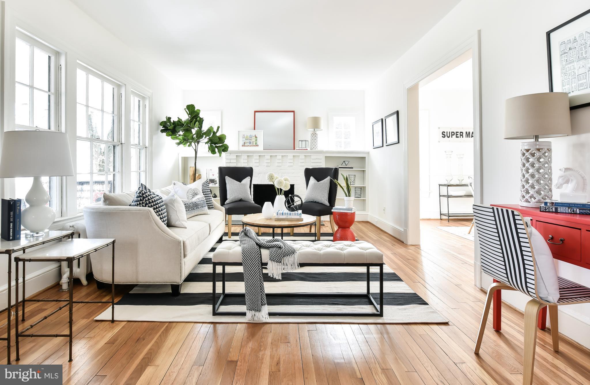 9202 2nd Avenue Silver Spring, MD 20910 - Photo 4 of 30 Living Room