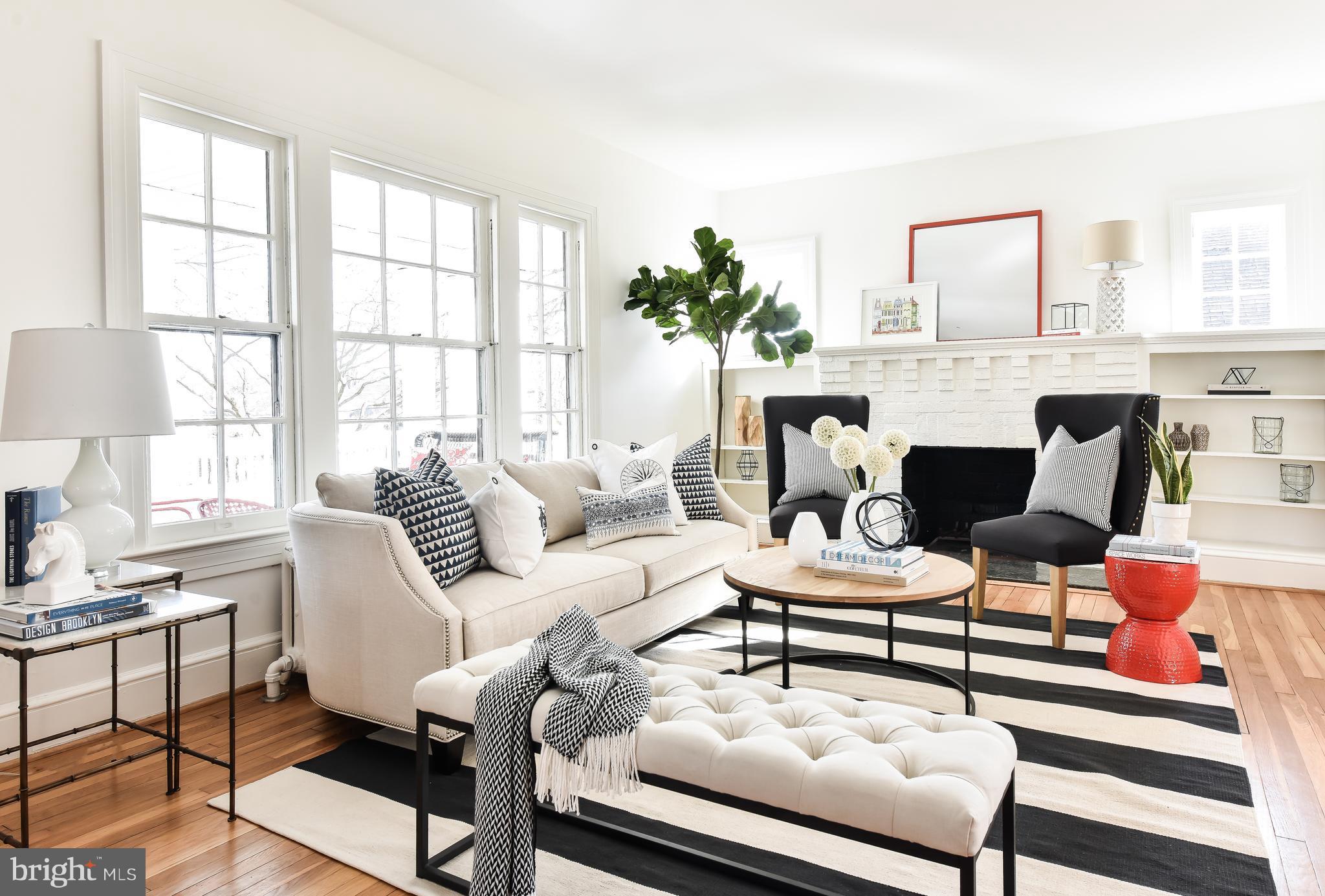 9202 2nd Avenue Silver Spring, MD 20910 - Photo 5 of 30 Living Room