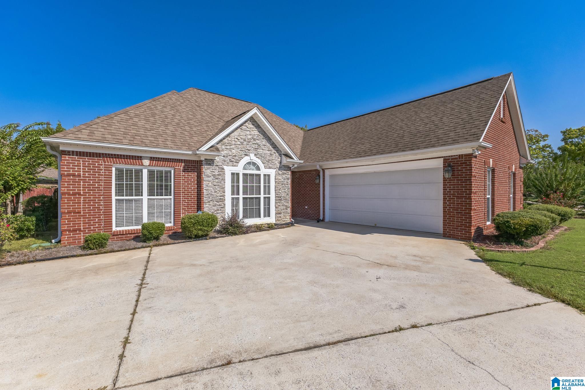 301 Wixford Trace Alabaster, AL 35007 - Photo 1 of 32