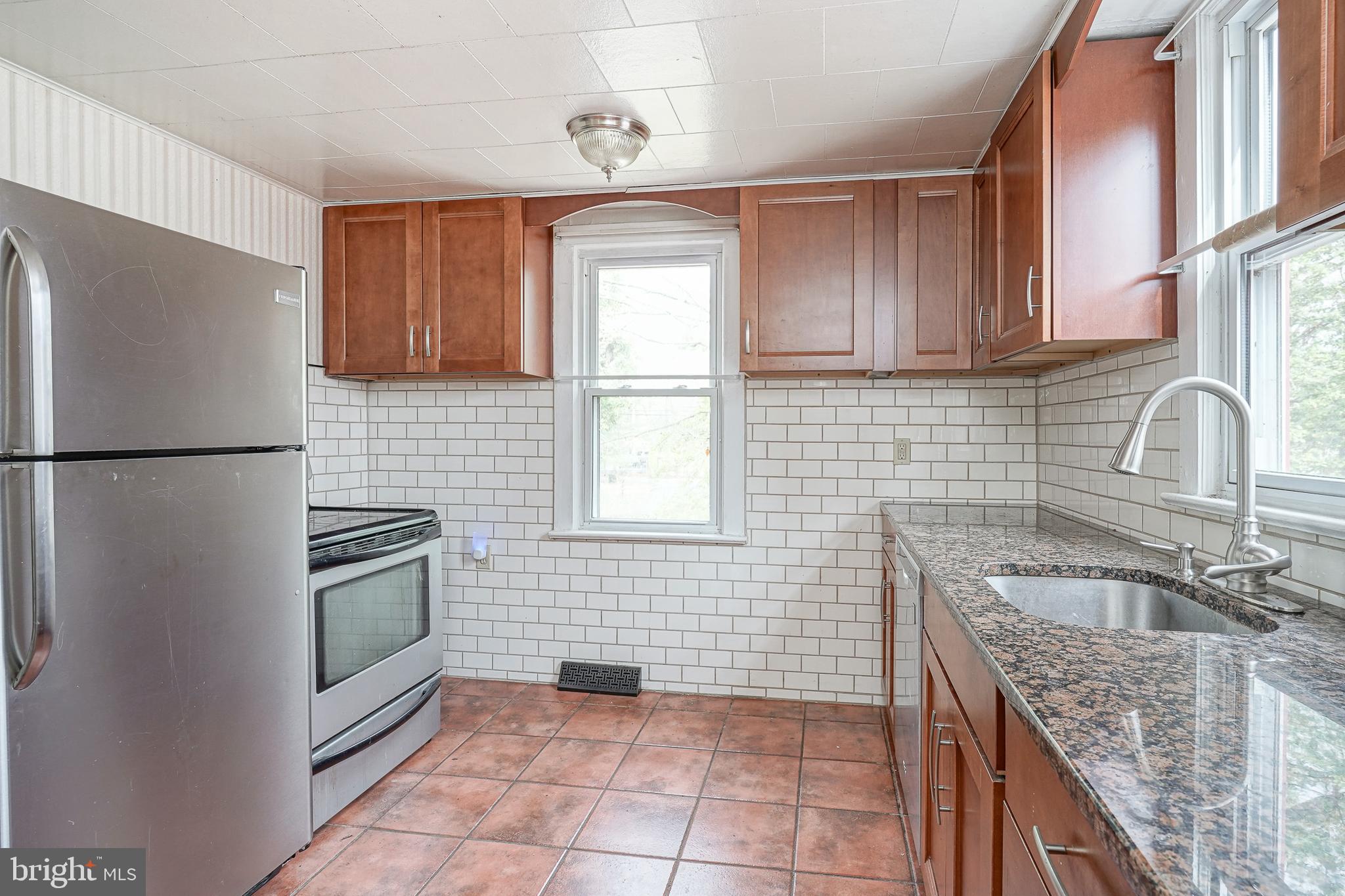 322 Johnson Road Blackwood, NJ 08012 - Photo 8 of 24 Gallery Image 8