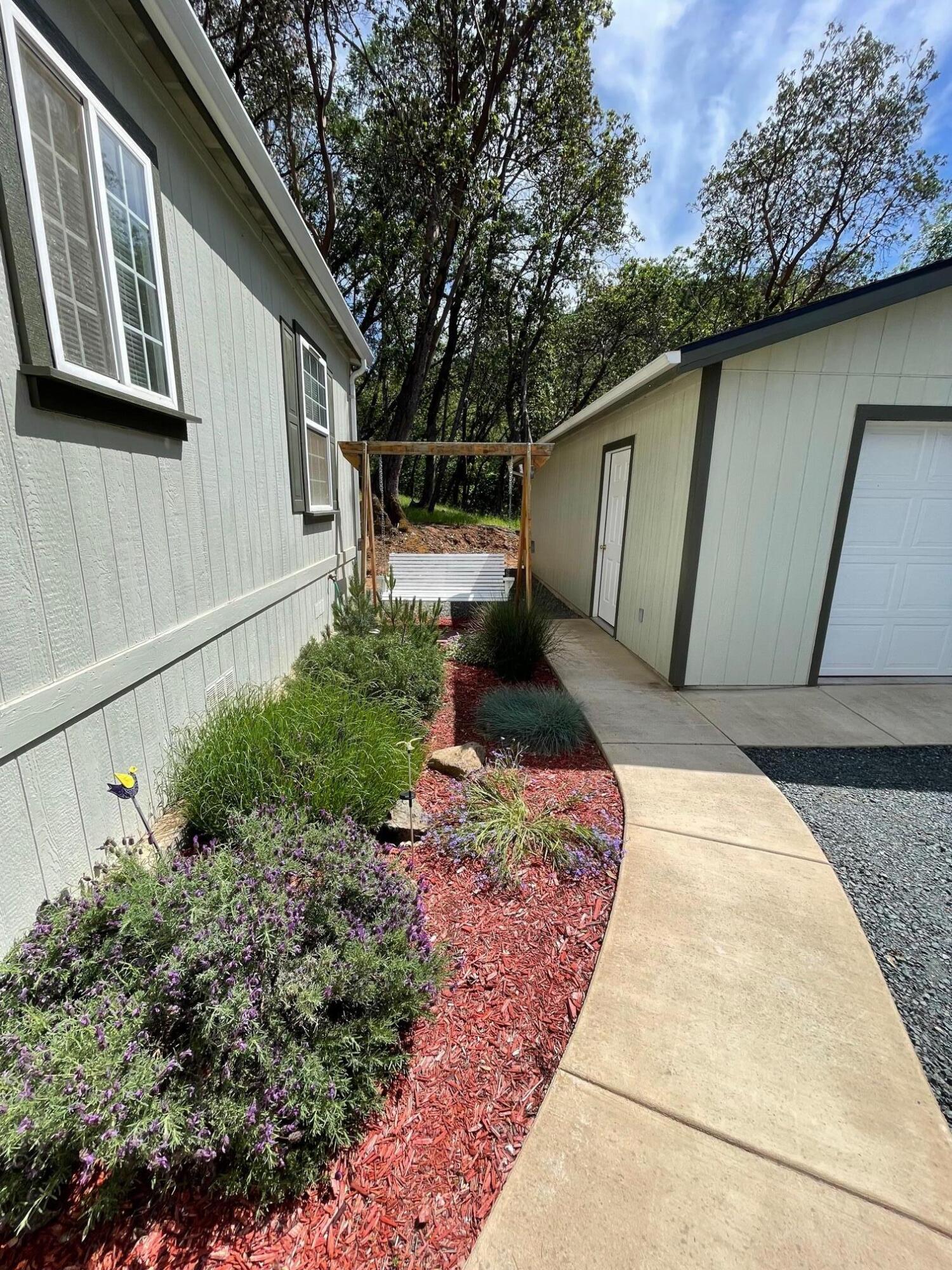 1349 Summit Loop Grants Pass, OR 97527 - Photo 7 of 28 IMG_3511