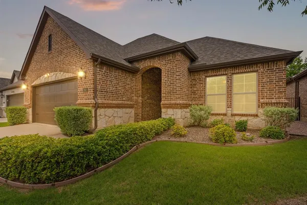 $380,000 | 2802 Esplanade Boulevard, Unit 5802, Mansfield, TX 76063
