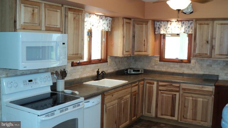 12108 Vale Summit Road Southwest Frostburg, MD 21532 - Photo 10 of 17 Kitchen