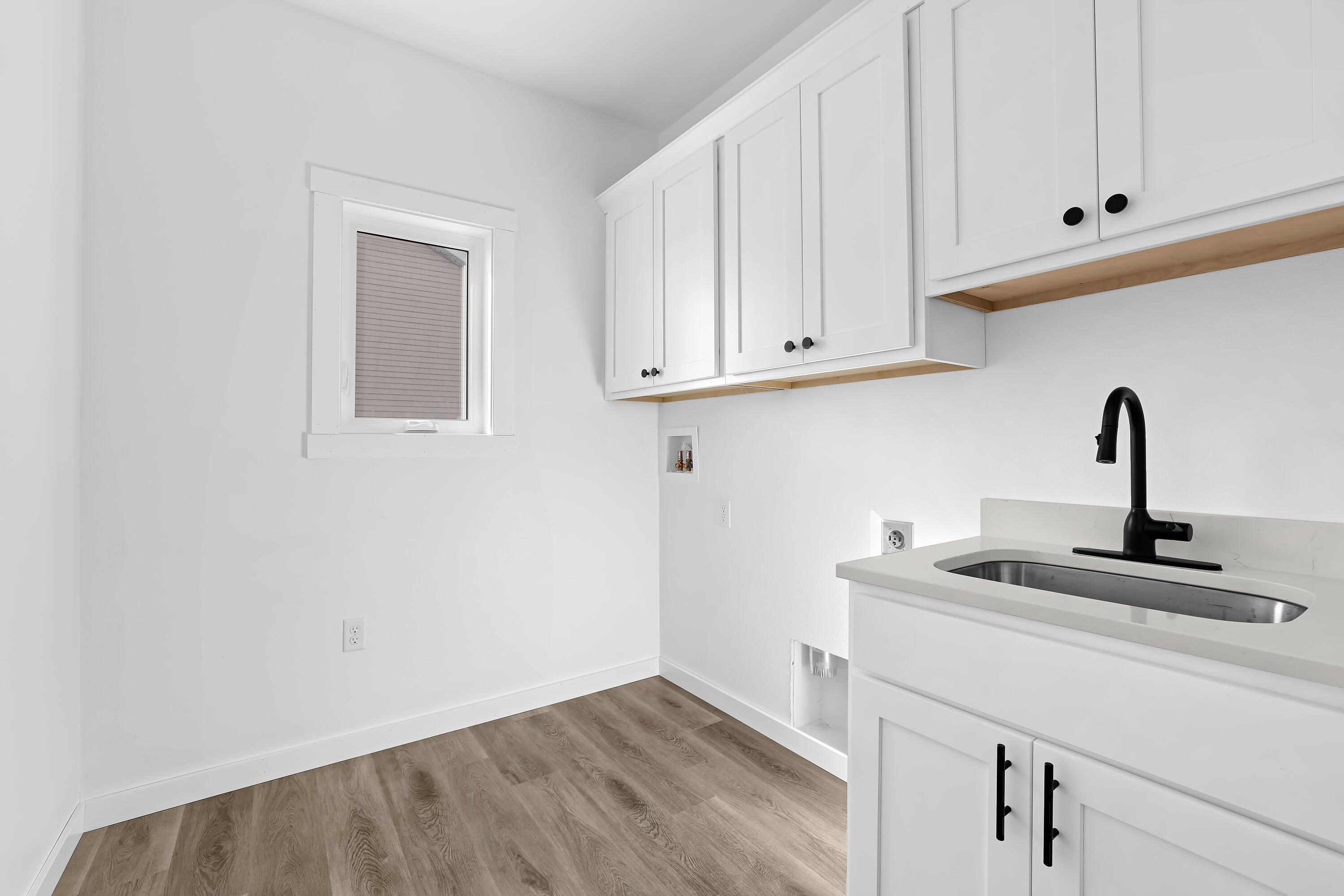 827 Clark Lane Holmen, WI 54636 - Photo 12 of 17 Sample Photo