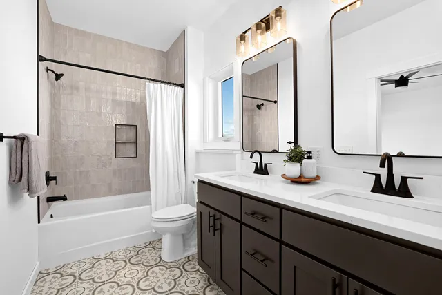 $519,900 | 827 Clark Lane, Holmen, WI 54636