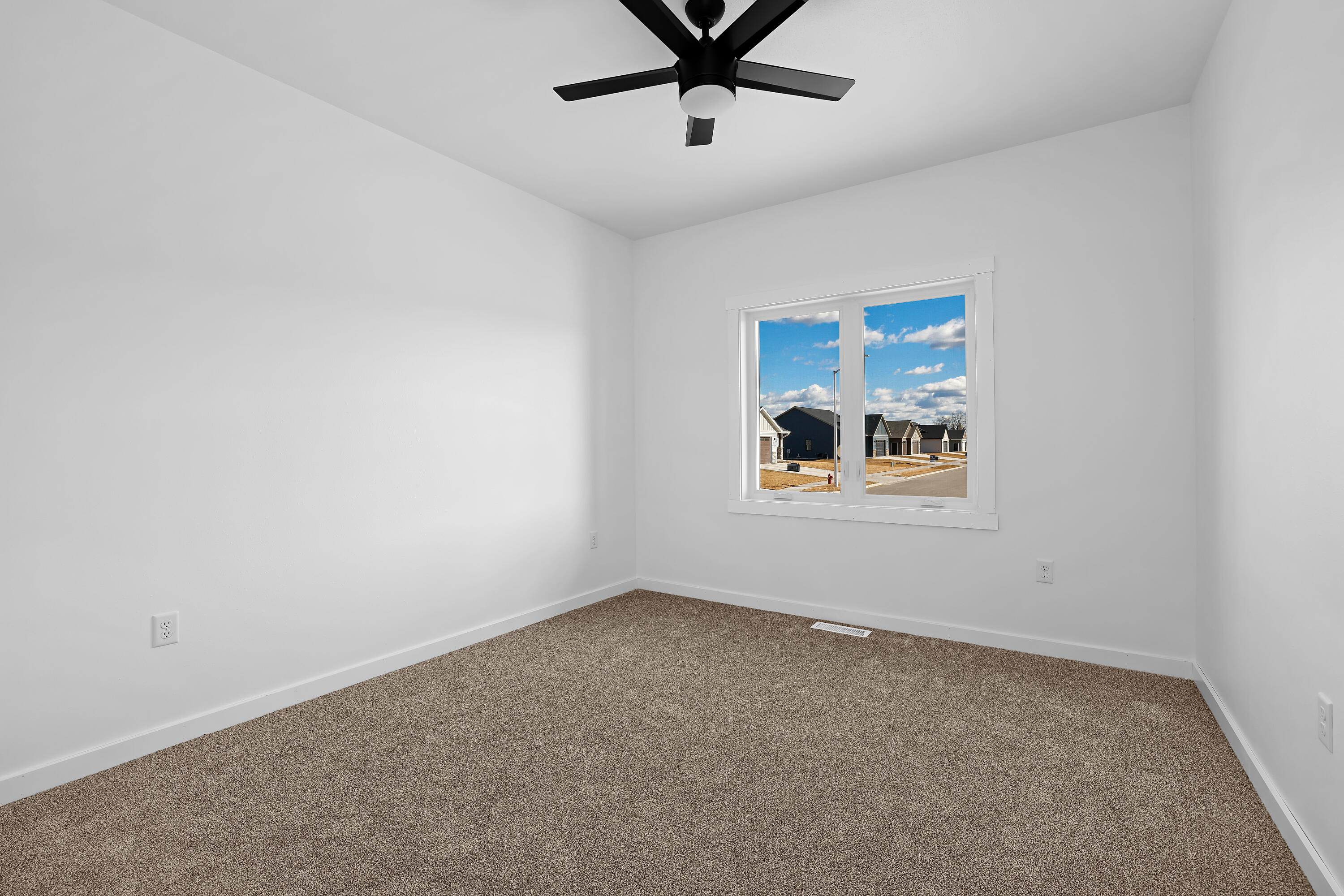 827 Clark Lane Holmen, WI 54636 - Photo 14 of 17 Sample Photo
