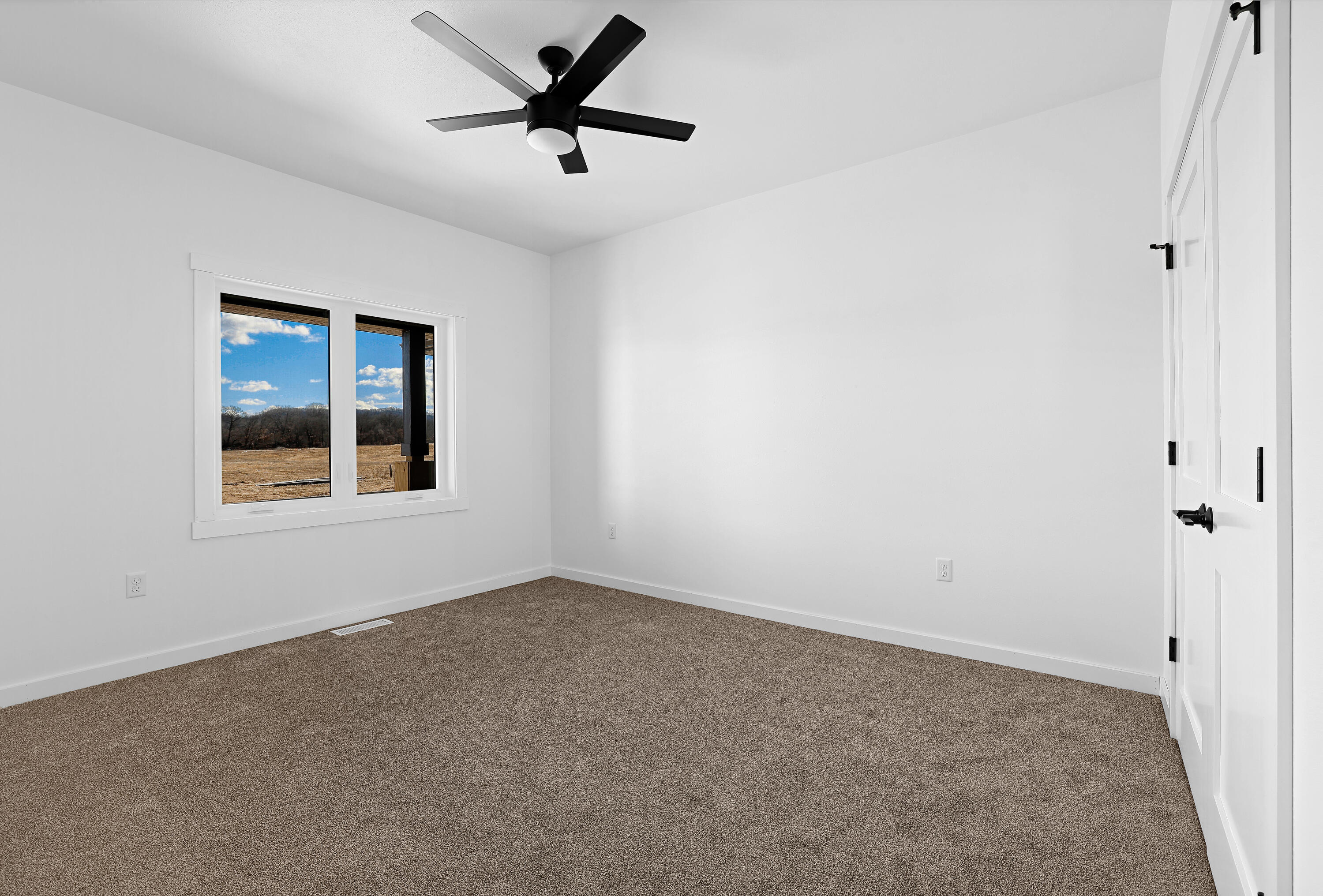 827 Clark Lane Holmen, WI 54636 - Photo 16 of 17 Sample Photo
