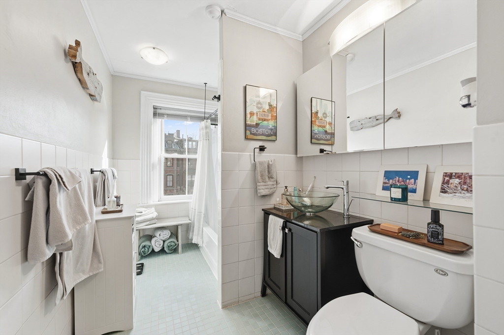 587 Tremont Street, Unit 4 Boston, MA 02118 - Photo 6 of 13