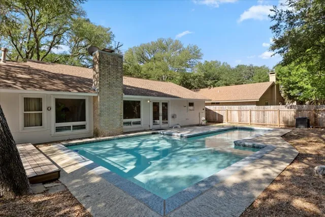 a view of a yard in front of a house