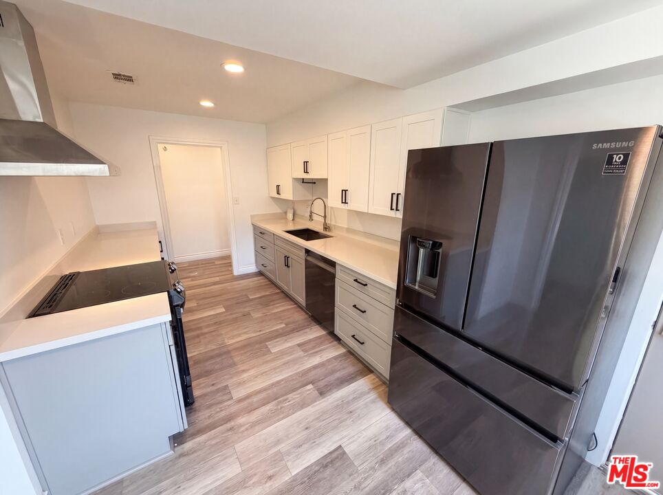 1007 East Citrus Edge Street Azusa, CA 91702 - Photo 2 of 33