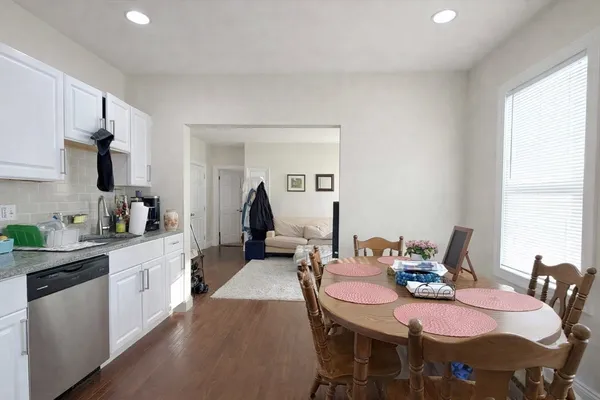 $3,900 | 6 Rice Street, Unit 1, Brookline, MA 02445