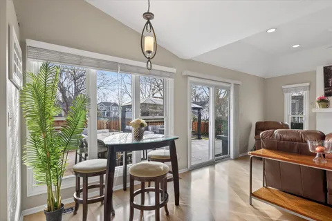 $750,000 | 2010 North Oak Wood Drive, Arlington Heights, IL 60004