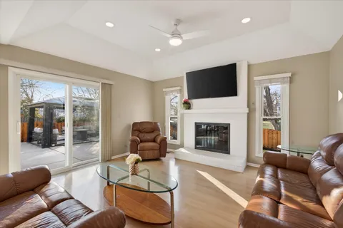$750,000 | 2010 North Oak Wood Drive, Arlington Heights, IL 60004