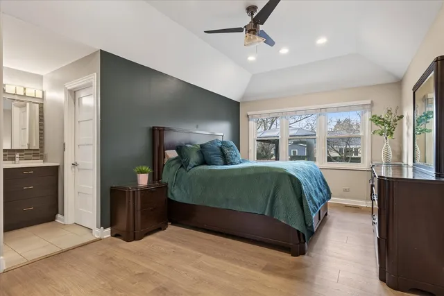 $750,000 | 2010 North Oak Wood Drive, Arlington Heights, IL 60004