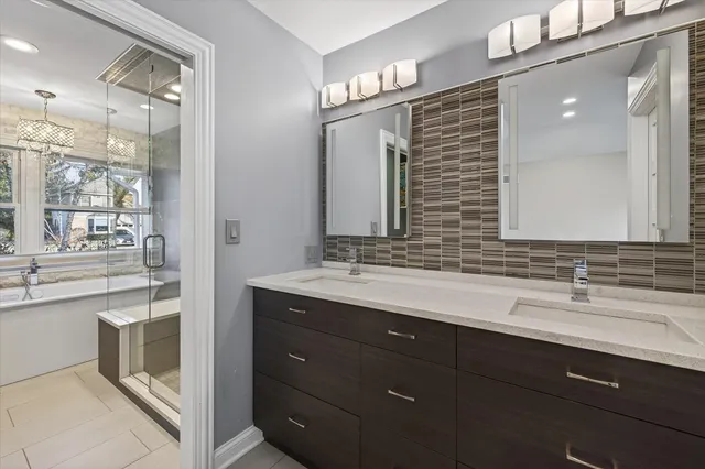 $750,000 | 2010 North Oak Wood Drive, Arlington Heights, IL 60004