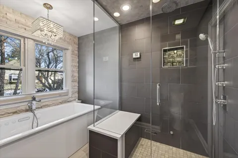 $750,000 | 2010 North Oak Wood Drive, Arlington Heights, IL 60004