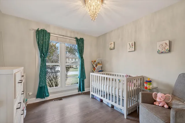 $750,000 | 2010 North Oak Wood Drive, Arlington Heights, IL 60004