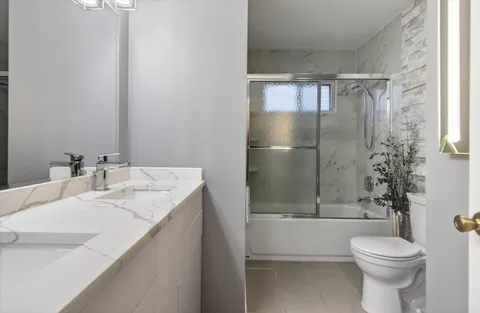 $750,000 | 2010 North Oak Wood Drive, Arlington Heights, IL 60004