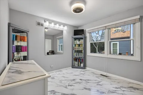 $750,000 | 2010 North Oak Wood Drive, Arlington Heights, IL 60004