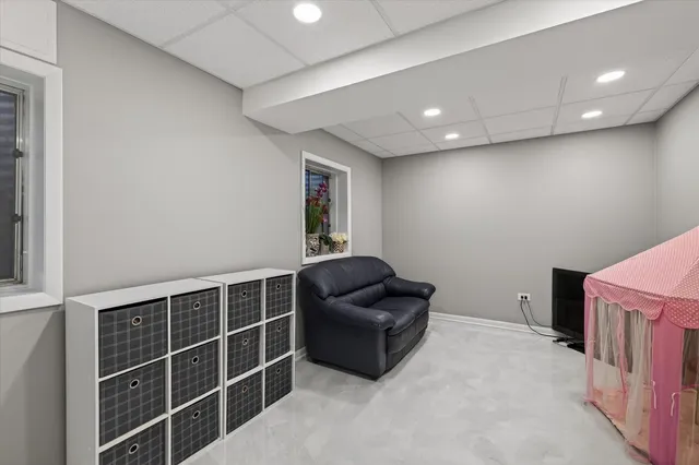 $750,000 | 2010 North Oak Wood Drive, Arlington Heights, IL 60004