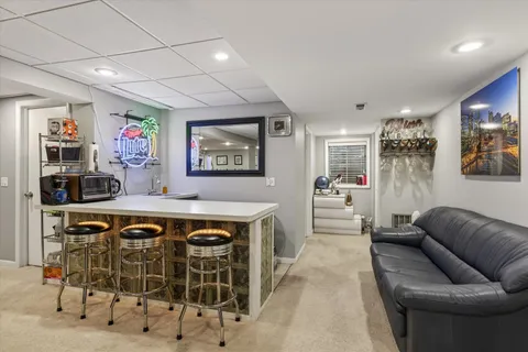 $750,000 | 2010 North Oak Wood Drive, Arlington Heights, IL 60004