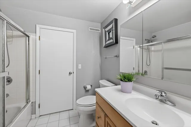 $750,000 | 2010 North Oak Wood Drive, Arlington Heights, IL 60004