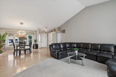 $750,000 | 2010 North Oak Wood Drive, Arlington Heights, IL 60004