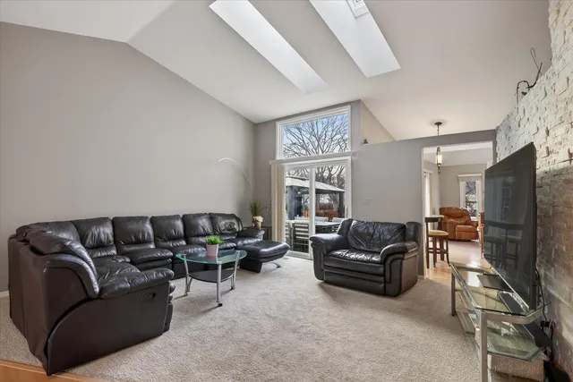 $750,000 | 2010 North Oak Wood Drive, Arlington Heights, IL 60004