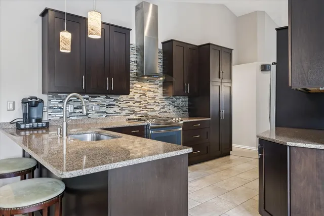 $750,000 | 2010 North Oak Wood Drive, Arlington Heights, IL 60004