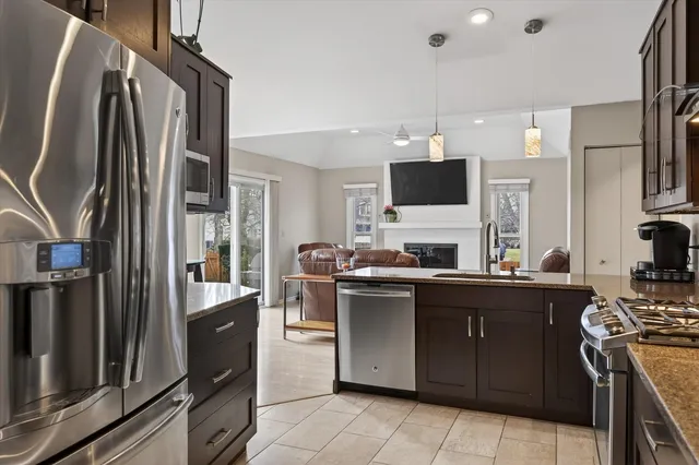 $750,000 | 2010 North Oak Wood Drive, Arlington Heights, IL 60004