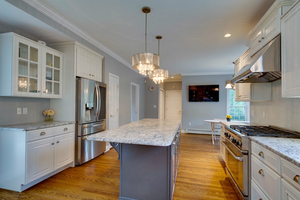 42 Star Road Newton, MA 02465 - Photo 12 of 35