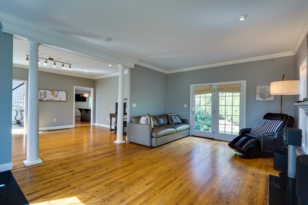 42 Star Road Newton, MA 02465 - Photo 9 of 35