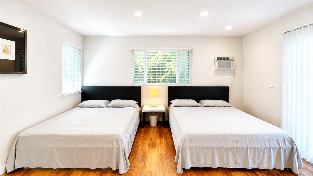 1281 Traynor Road Concord, CA 94520 - Photo 23 of 41 a bedroom with a bed and a window