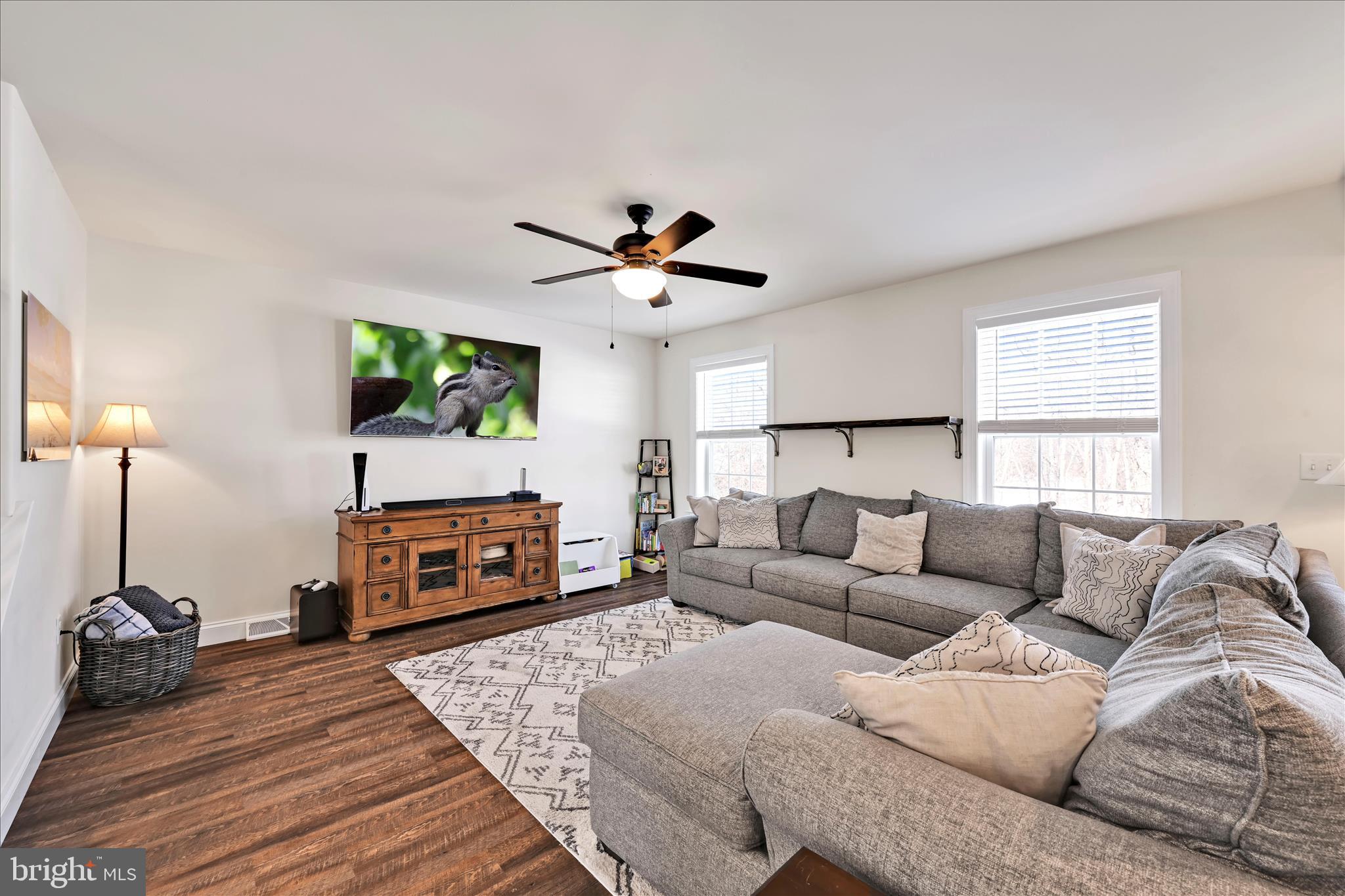 30 Jennifer Road York, PA 17404 - Photo 9 of 41 Living Area