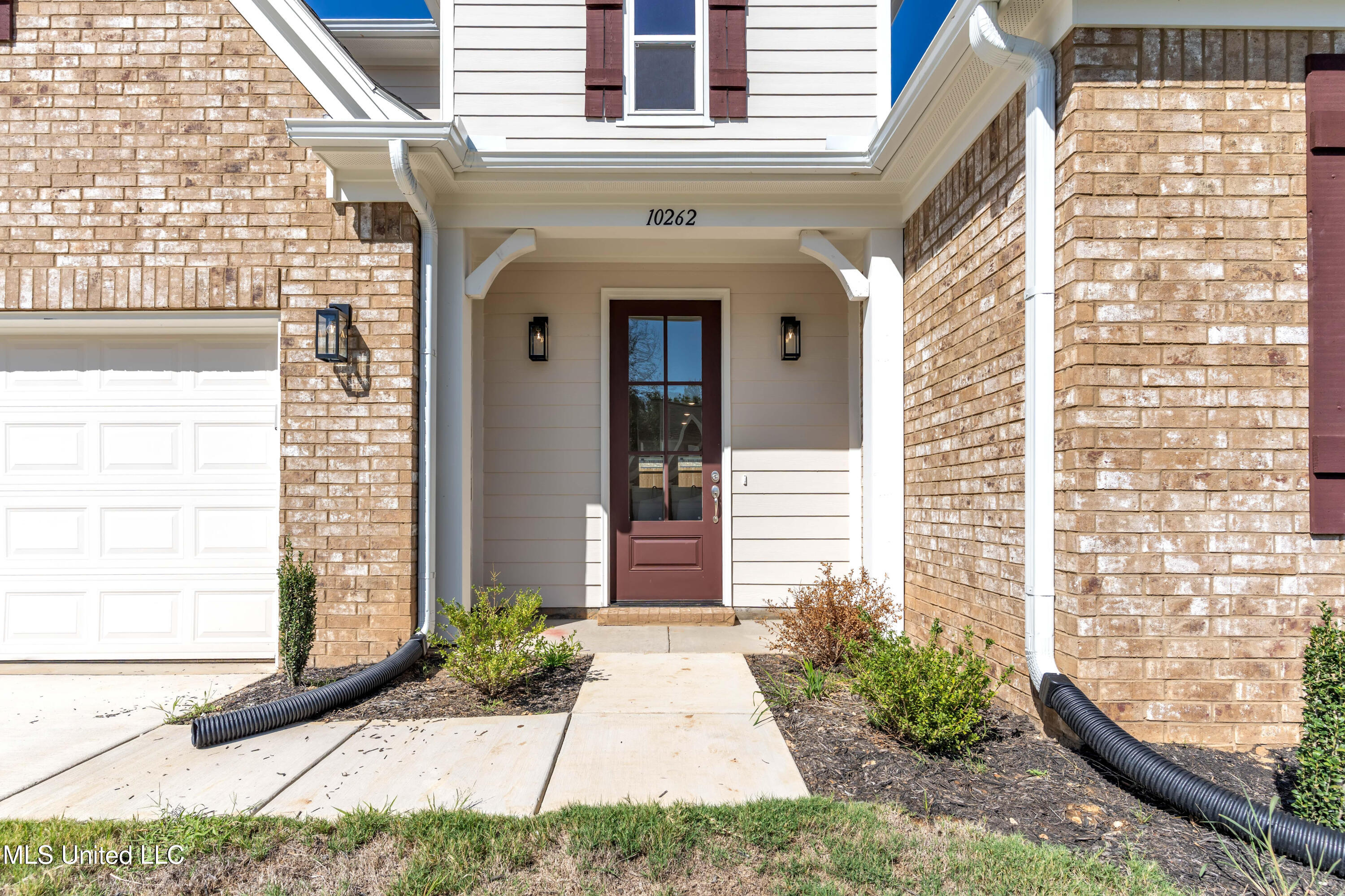 10262 March Mdws Way Olive Branch, MS 38654 - Photo 2 of 18 Front Porch