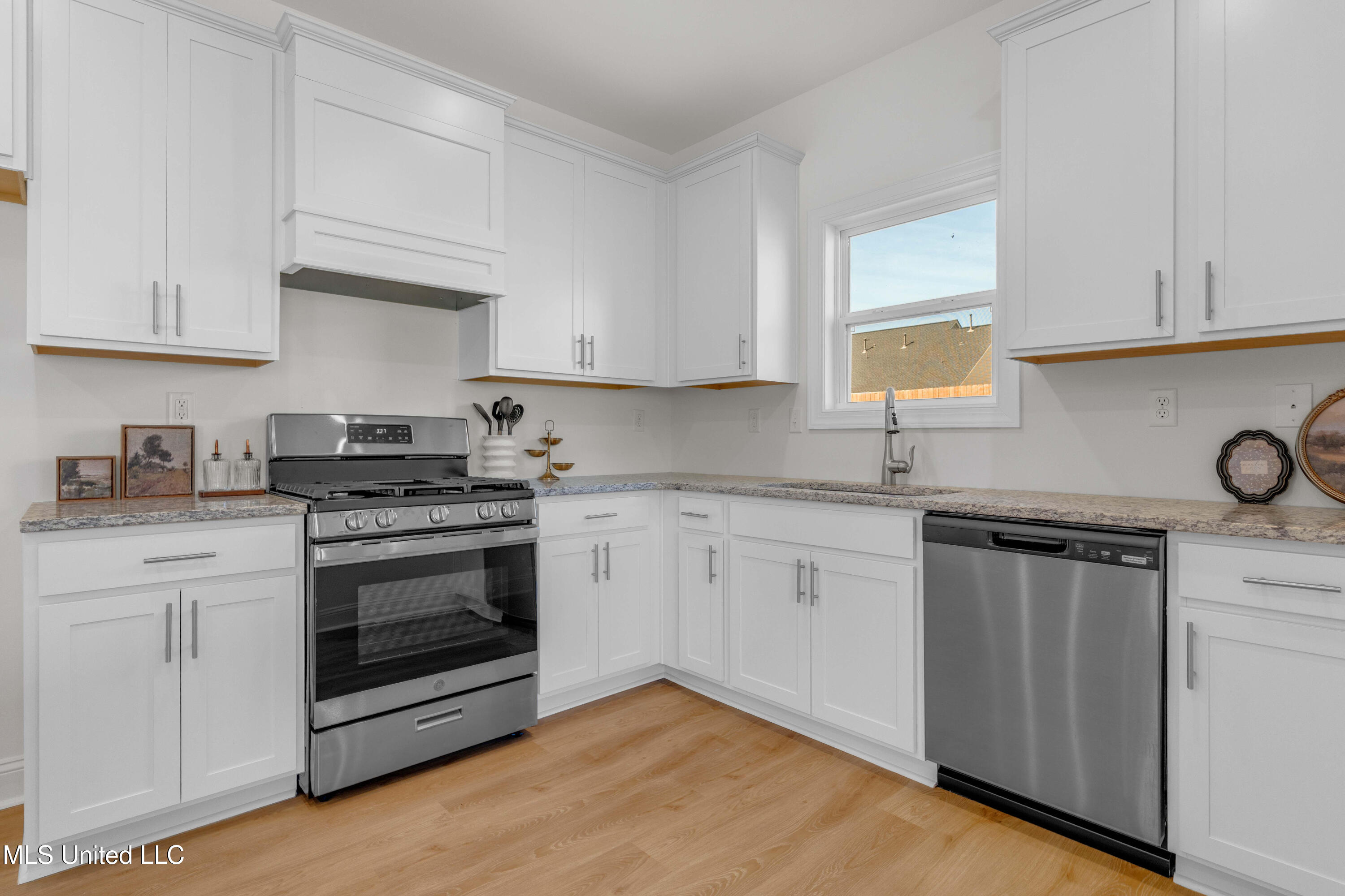 10262 March Mdws Way Olive Branch, MS 38654 - Photo 8 of 18 Kitchen