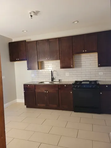 $1,200 | 6652 South Rockwell Street, Unit 1N, Chicago, IL 60629