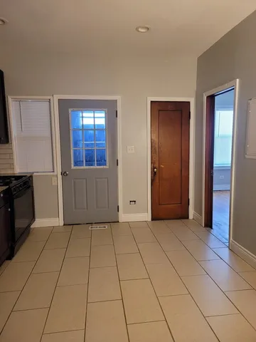 $1,200 | 6652 South Rockwell Street, Unit 1N, Chicago, IL 60629