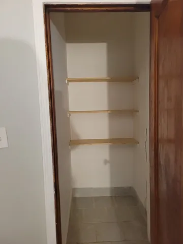 $1,200 | 6652 South Rockwell Street, Unit 1N, Chicago, IL 60629