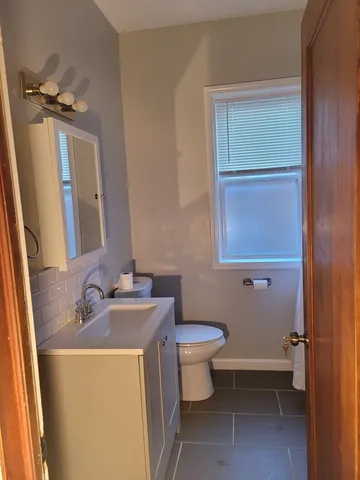 $1,200 | 6652 South Rockwell Street, Unit 1N, Chicago, IL 60629