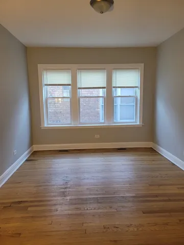 $1,200 | 6652 South Rockwell Street, Unit 1N, Chicago, IL 60629