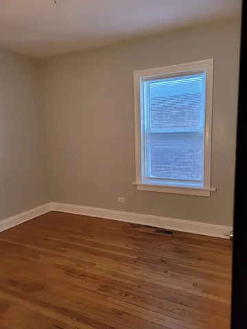 $1,200 | 6652 South Rockwell Street, Unit 1N, Chicago, IL 60629