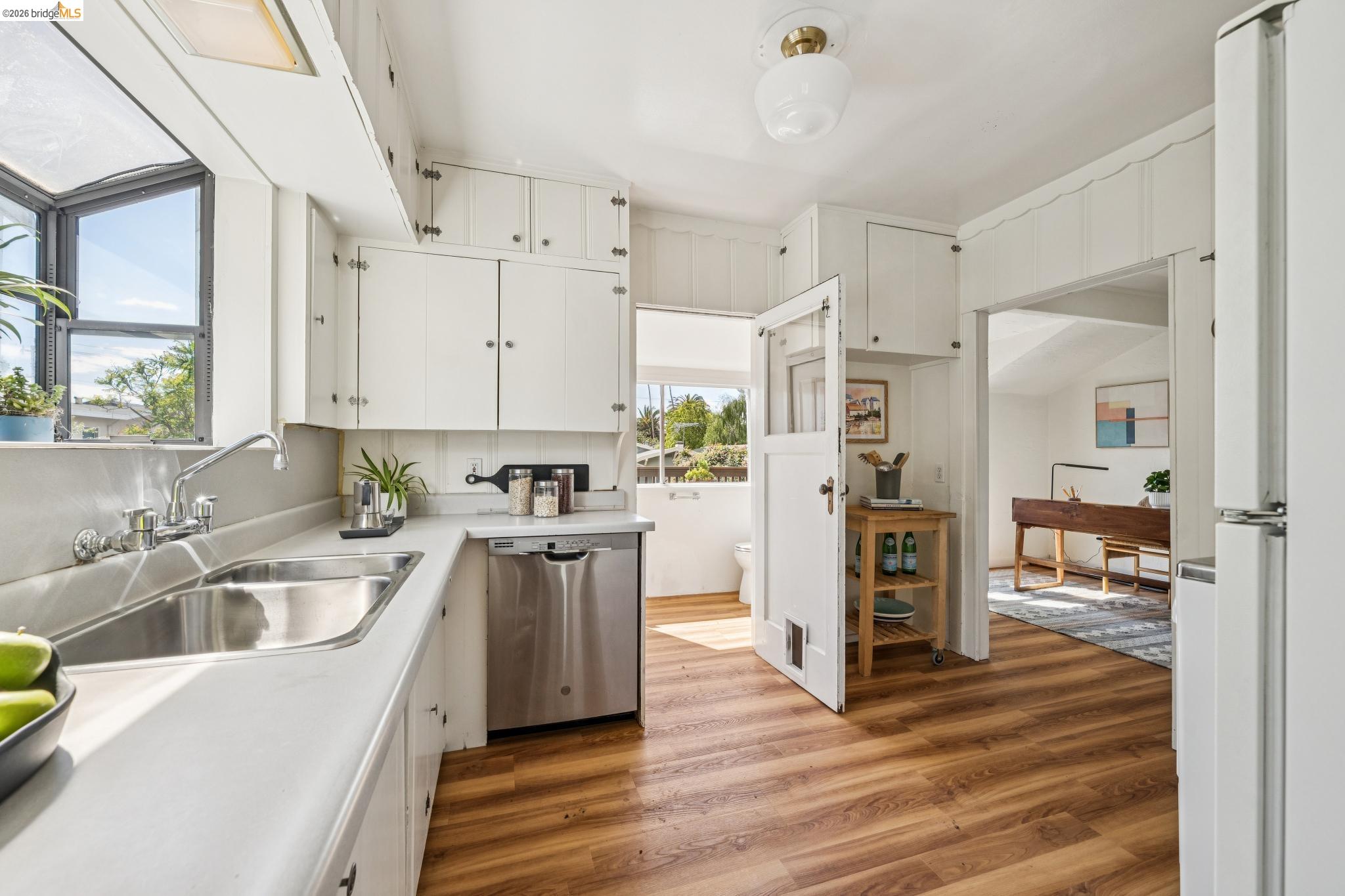 858 Neilson Street Berkeley, CA 94707 - Photo 11 of 38