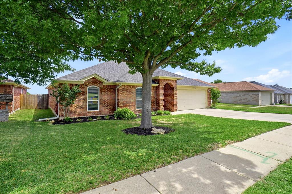 9316 Rhea Court White Settlement, TX 76108 - Photo 2 of 25