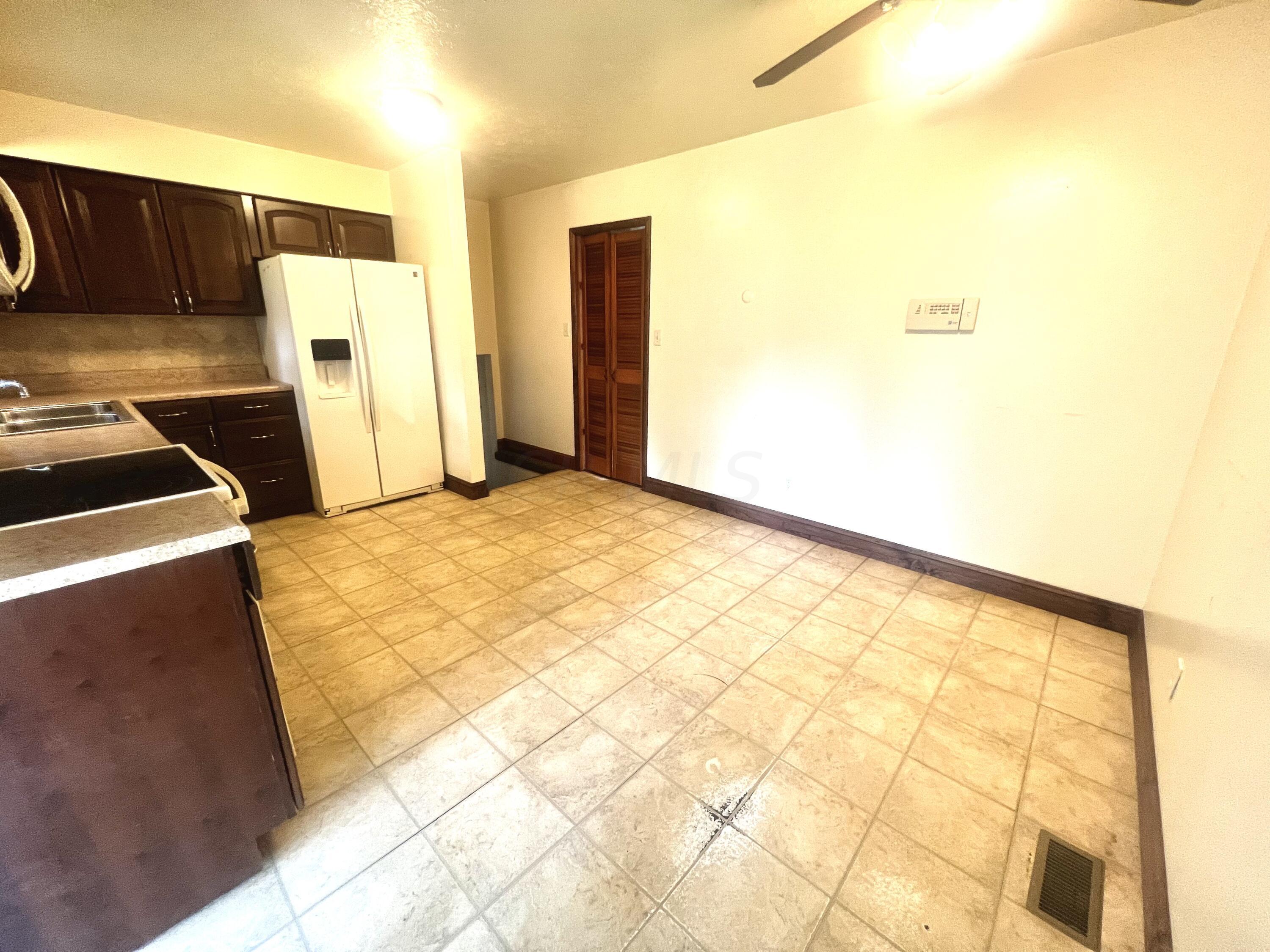 2791 Maywood Road Columbus, OH 43232 - Photo 3 of 20 Kitchen